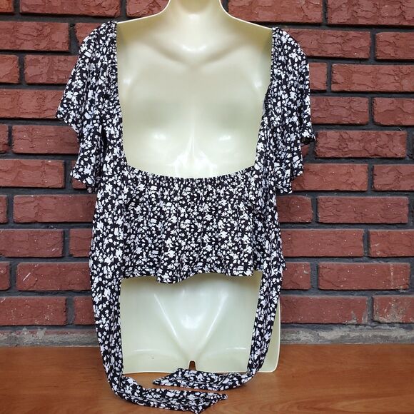 Ditsy Floral Top Size S Black White Flutter Sleeve Tie Back Empire Waist Cottage - Picture 4 of 14